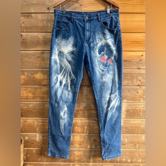 💀 Custom Airbrushed Halloween Skull Themed Jeans – Size 35 💀 High Rise w/Stretch - Picture 3 of 10
